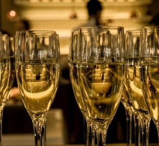 new-year-s-eve-ceremony-champagne-sparkling-wine